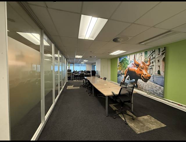 411M² OFFICE TO LET IN FORESHORE